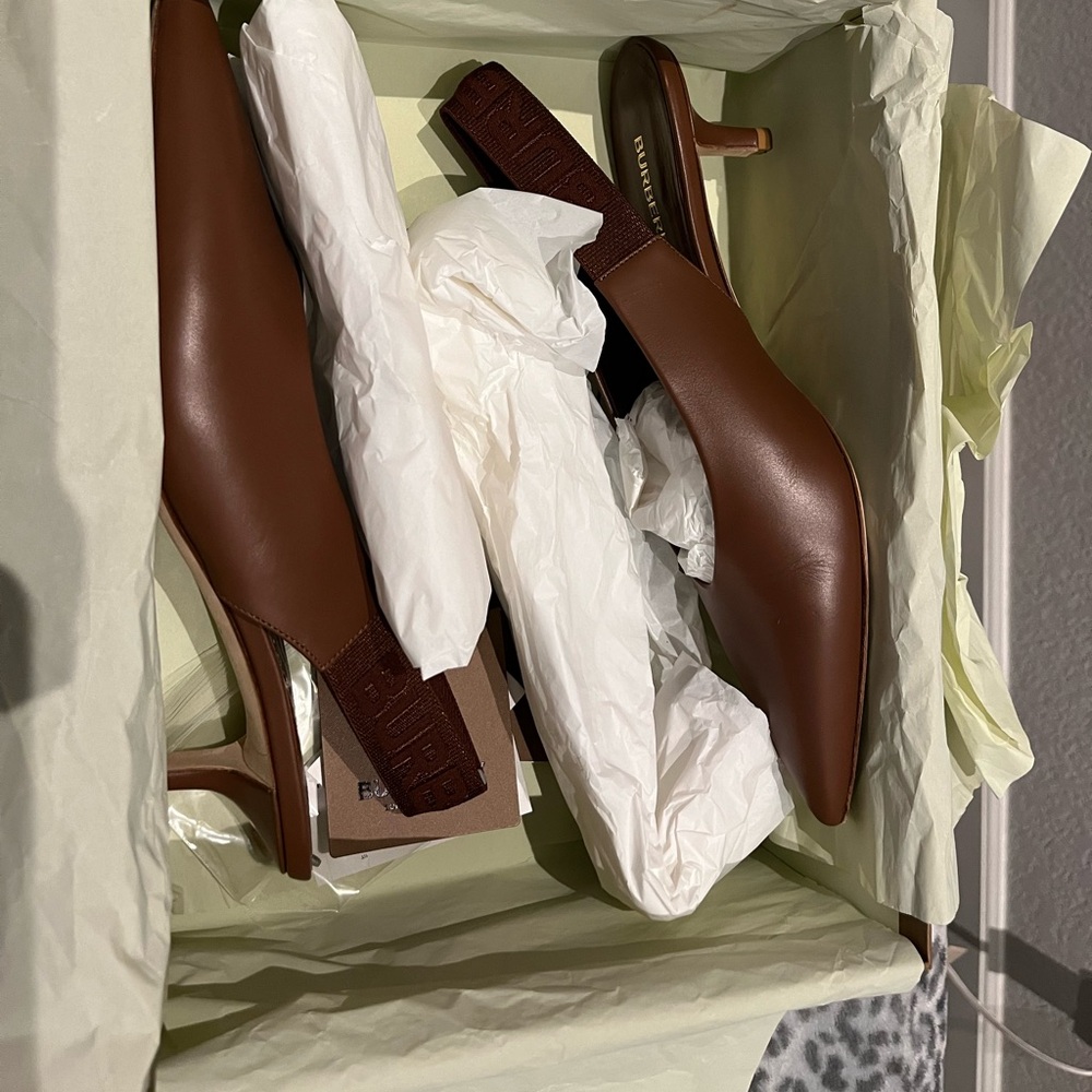 Burberry kitten heels - Picture 2 of 11
